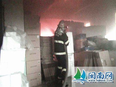 北峰一工厂设备爆燃火烧七层楼 20桶易爆品保全(全文)_网易新闻中心