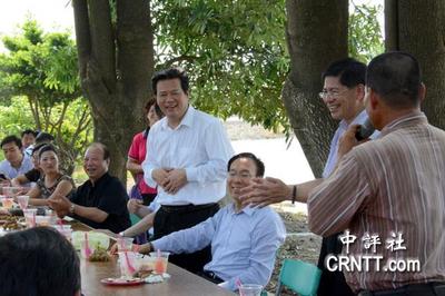 中国评论新闻:龚清概闽南语棒 与台南渔民零距离